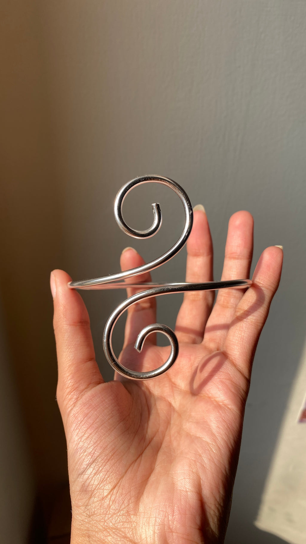 Moon curl arm cuff