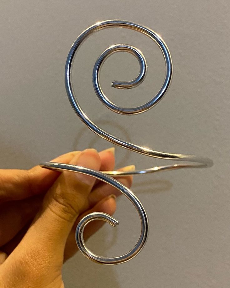 Spiral arm cuff