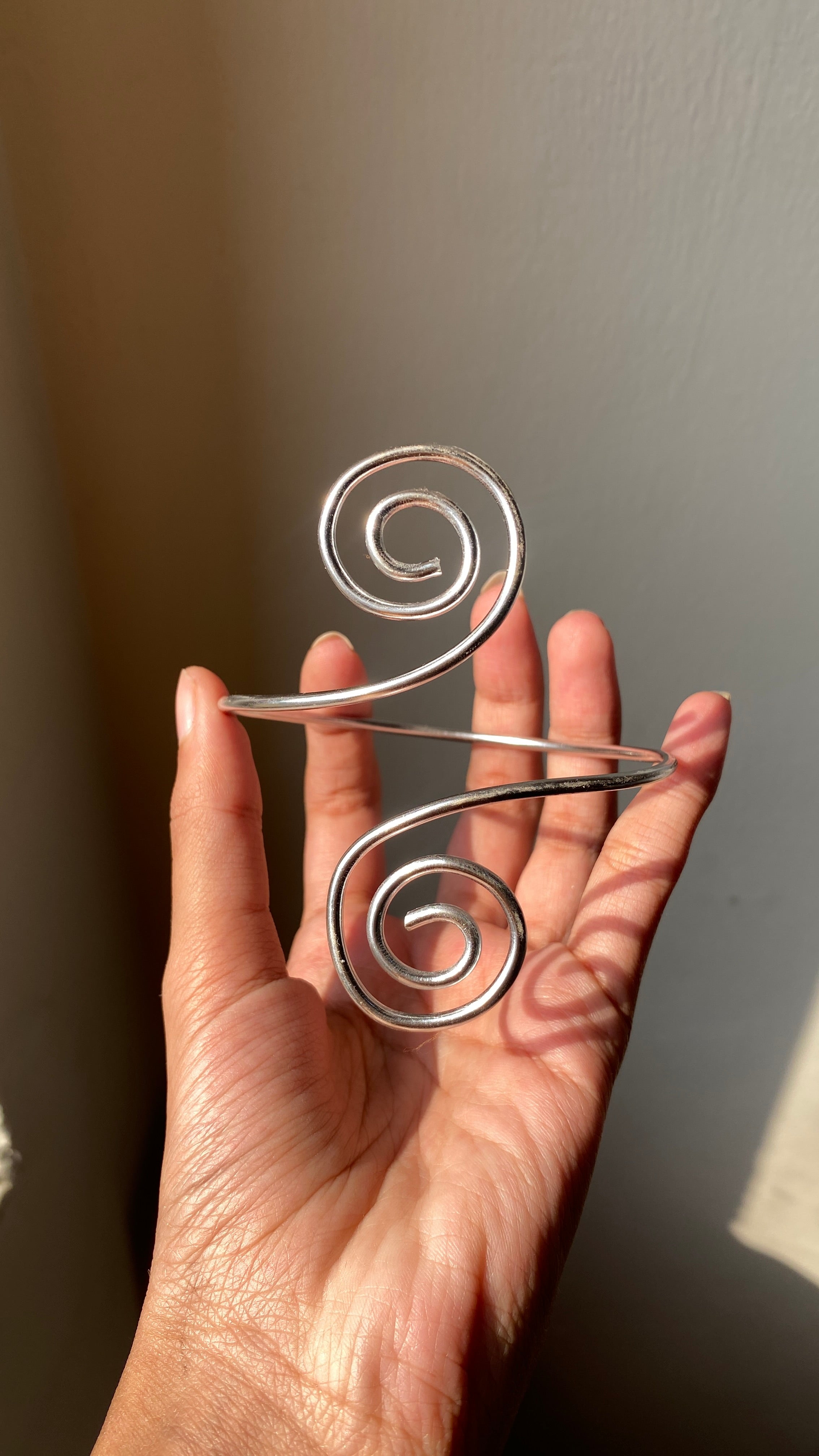 Dual spiral armcuff