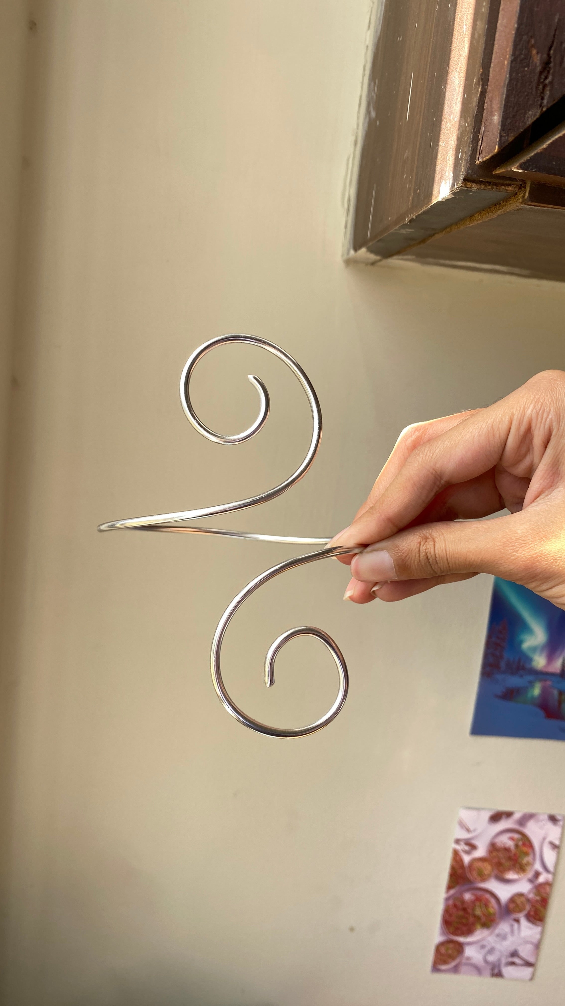 Moon curl arm cuff