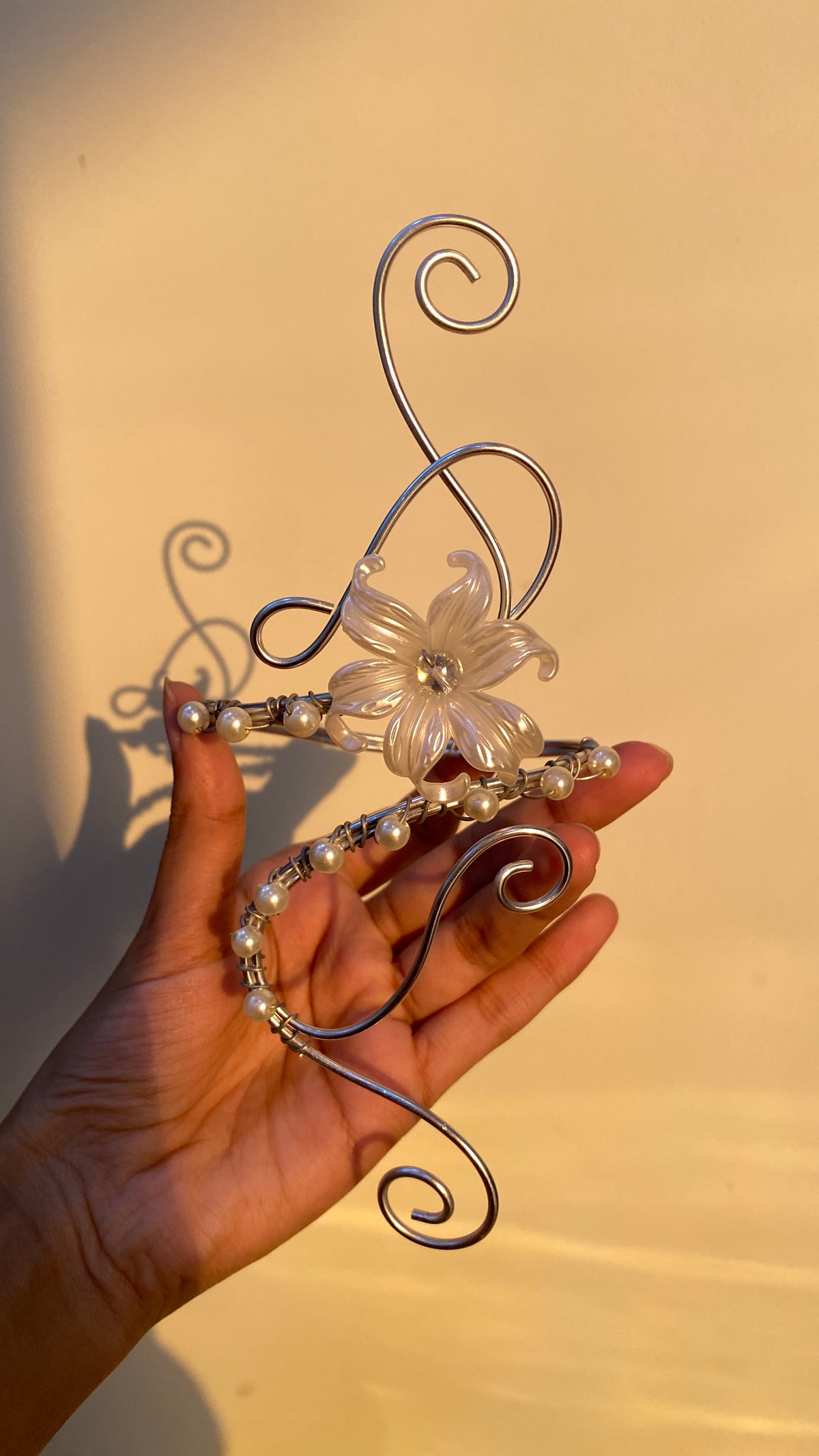 Lily curve armcuff