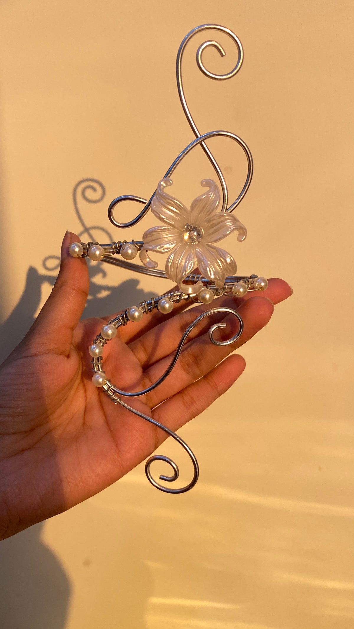 Lily curve armcuff