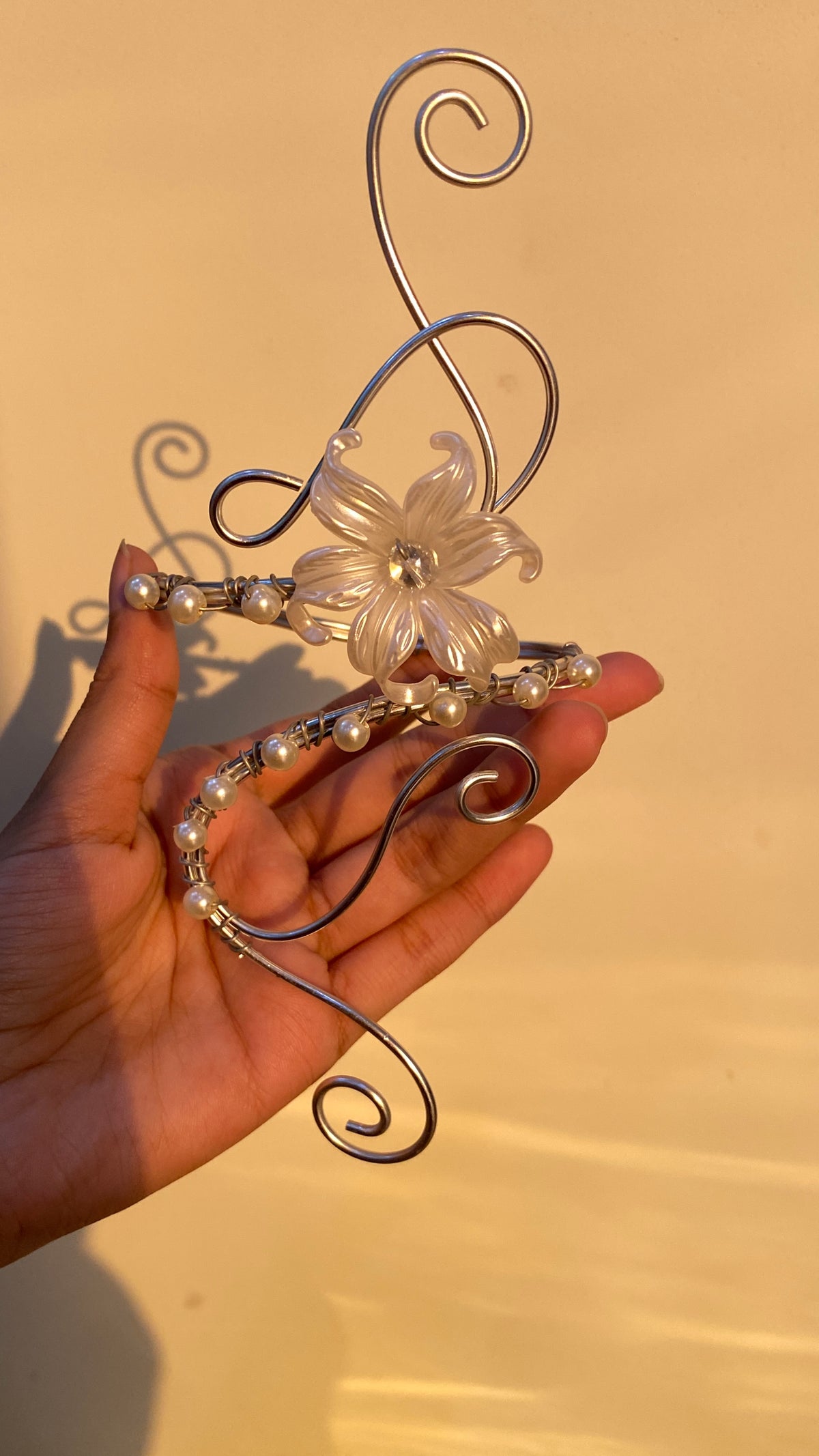 Lily curve armcuff