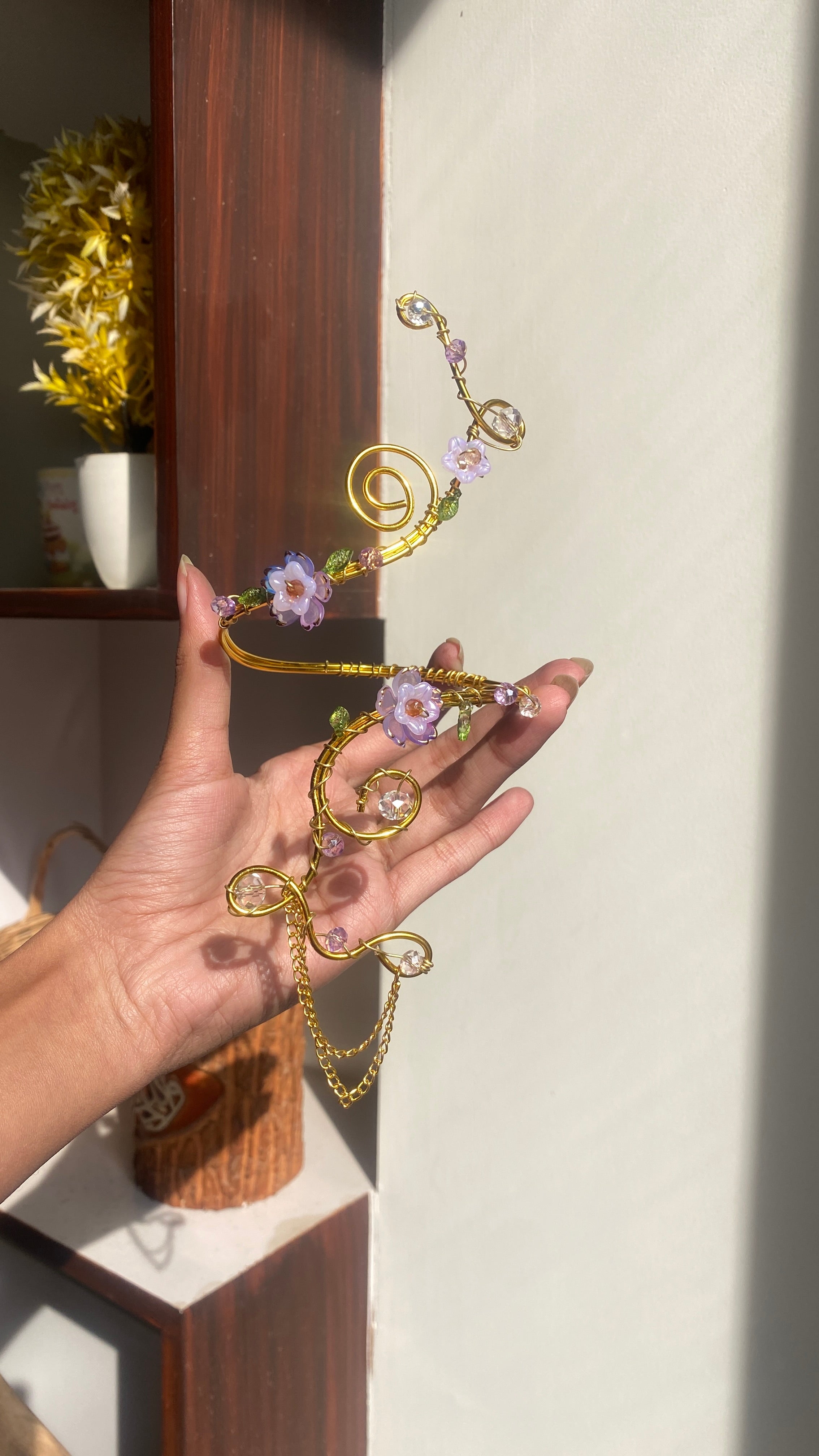 Tangled arm cuff