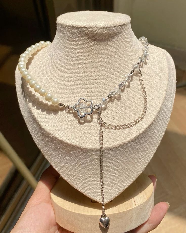 Dangling heart necklace