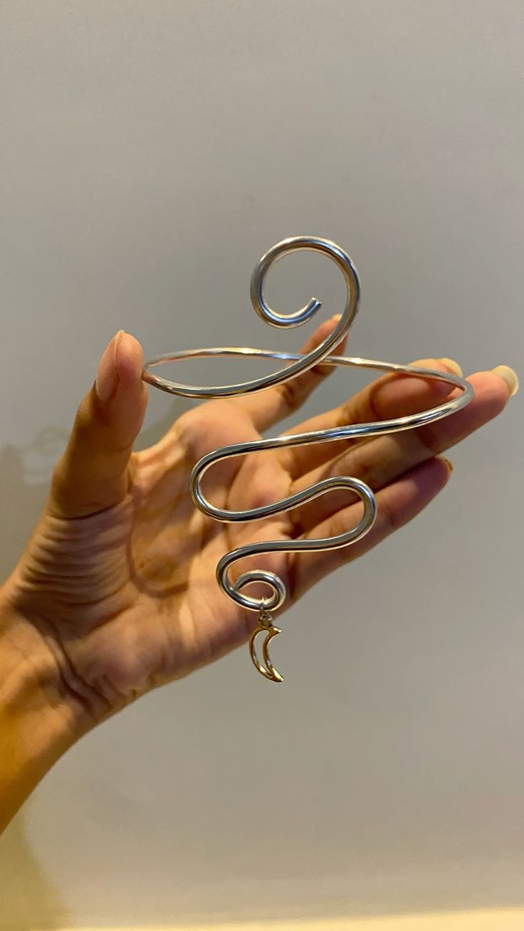 Curl arm cuff