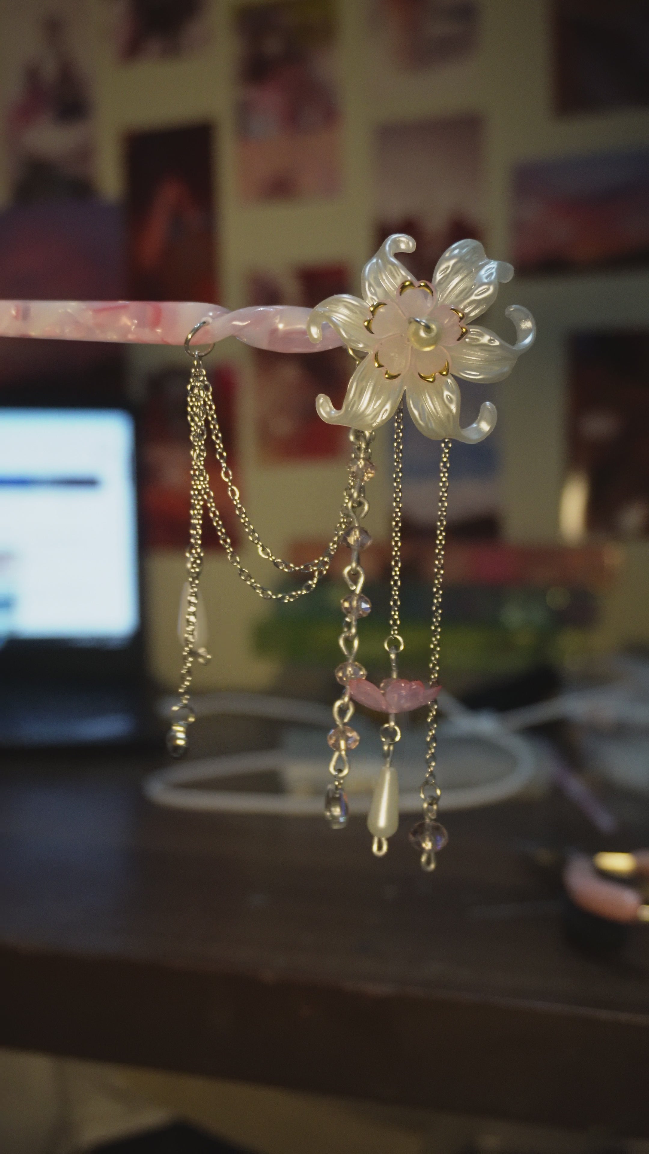 Lily hair pin